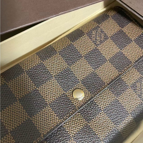 100% Authentic. Louis Vuitton Brown Checkered Wallet - Picture 5 of 16